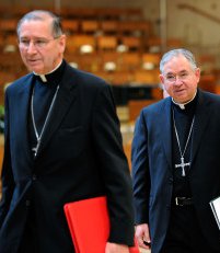 El Arzobispo de Los ngeles prohbe al cardenal Mahony toda actividad pblica por no atender los abusos sexuales