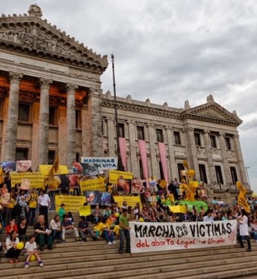 Los provida uruguayos se movilizan ante el parlamento para pedir la derogacin de la ley del aborto