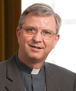El obispo de Amberes aboga abiertamente por el reconocimiento de las parejas homosexuales