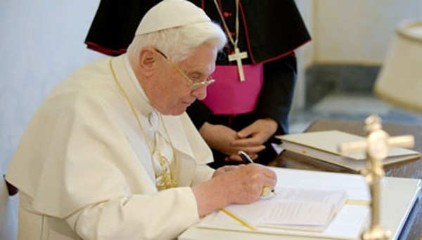 Benedicto XVI corrige un texto suyo de 1972 para reafirmar la imposibilidad de dar la comunin a divorciados vueltos a casar