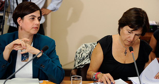 Una mujer planta cara con su hijo de nueve aos a dos ministras chilenas favorables al aborto