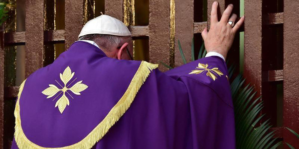 El Papa abre la Puerta Santa de la Catedral de Bangui