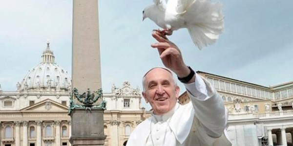 El Papa a los egipcios: Nuestro mundo tiene necesidad de agentes de paz