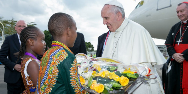 El Papa llega a Kenia, primera etapa de su viaje a frica