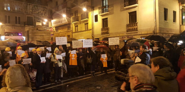 Primera manifestacin en Pamplona contra la exposicin del profanador blasfemo Abel Azcona