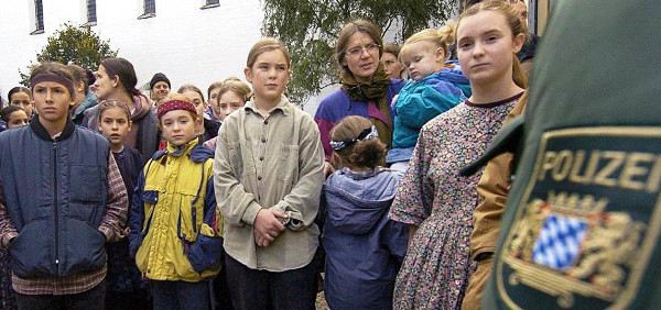 Condenan en Alemania a una maestra de la secta Doce Tribus por maltrato infantil