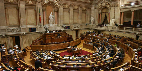 El Parlamento de Portugal legisla para facilitar el aborto