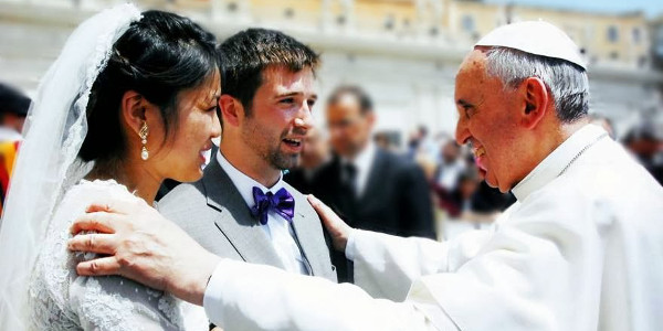 El Papa sobre los divorciados vueltos a casar: Las puertas estn abiertas, pero no se puede decir que estas personas pueden comulgar
