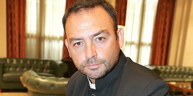 El sacerdote y escritor Snchez Adalid critica el ataque a la asignatura de religin de la Junta de Extremadura