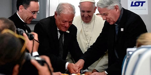 El Papa agradece al P. Lombardi sus aos de servicio al frente de la Oficina de Prensa de la Santa Sede