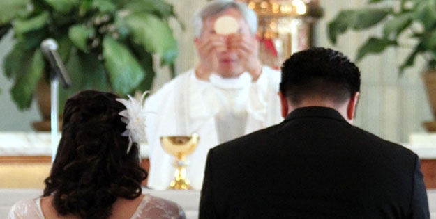 Obispos de Alberta: Los divorciados y casados otra vez slo pueden ser admitidos a la Comunin si practican la continencia