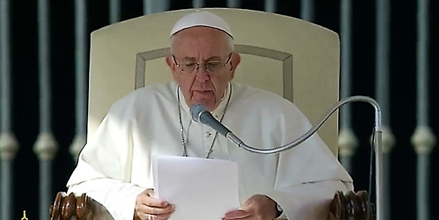El Papa exhorta a escuchar la Palabra de Dios en Misa y recuerda que est prohibido leer textos no bblicos