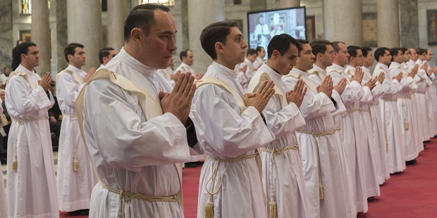 Sacerdotes en Argentina: El fin del celibato no resolver todos los problemas