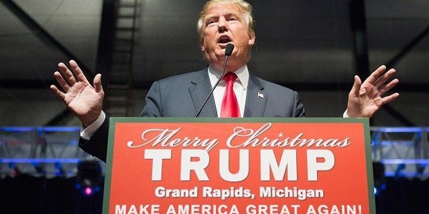 Donald Trump invita a volver a desear feliz navidad