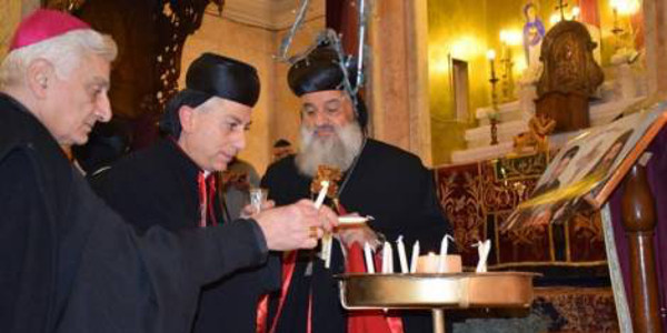 Los lderes cristianos de Alepo rezan por la paz en la Catedral siro-ortodoxa de Efrn
