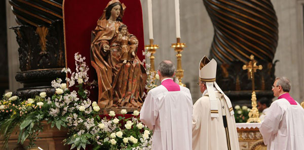 Papa Francisco: No somos hurfanos, tenemos una Madre. Confesemos juntos esta verdad