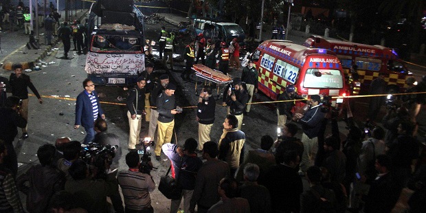 83 muertos en atentado del Estado Islmico en Pakistn