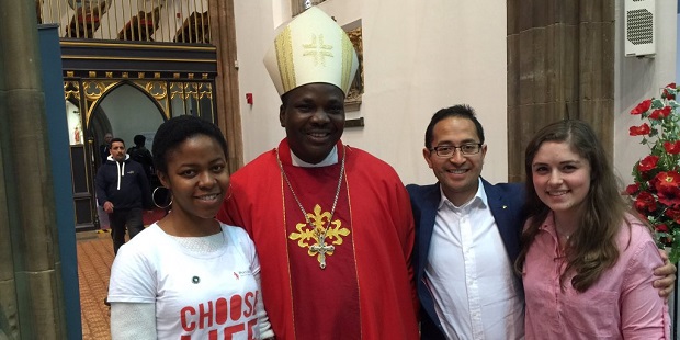 Obispo de Nigeria llama a evangelizar en la propia familia y a travs de redes sociales