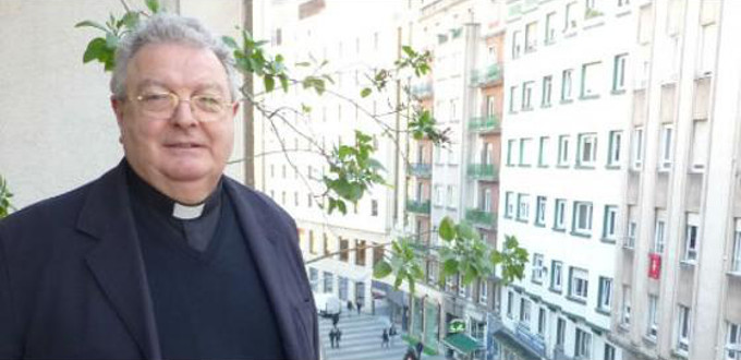 Piden al obispo de Palencia que admita adlteros y homosexuales con pareja en la presidencia de Hermandades
