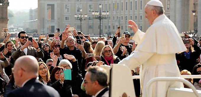 El Papa llama a dar testimonio de la esperanza cristiana con la propia vida