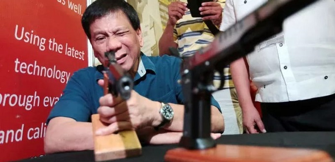 El presidente filipino Duterte acusado por crmenes de lesa humanidad