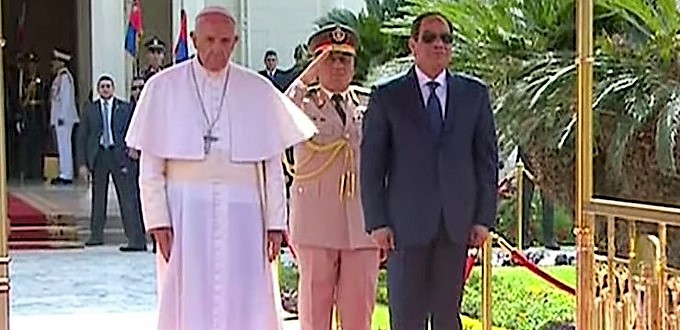 El Papa llega a Egipto en un viaje de unidad y hermandad