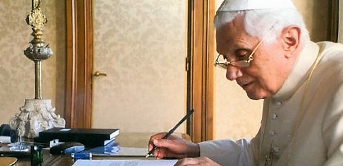 Benedicto XVI cree que la revolucin sexual y el colapso de la teologa moral son la causa de los escndalos por abusos