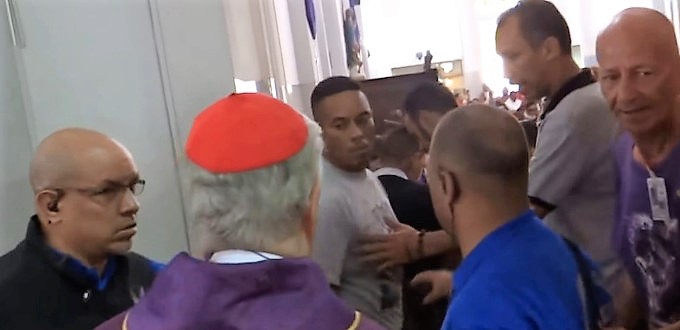 Seguidores de Maduro intentan agredir al cardenal Urosa en la Baslica de Santa Teresa