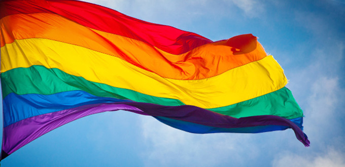 Piden que ondee la bandera del orgullo gay junto a la de Argentina en colegios pblicos y catlicos