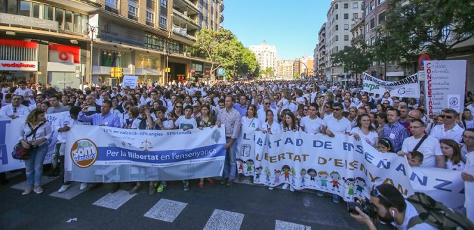 40.000 personas protestan en Valencia, Espaa