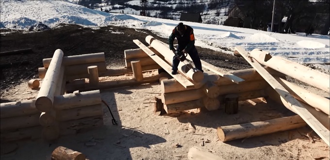 Construccin del tradicional templo catlico en Eslovaquia para obsequiarlo a la Iglesia en Islandia