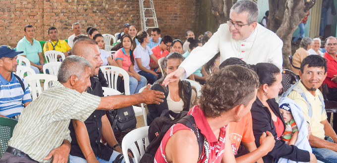 Dicesis colombiana atiende a venezolanos que buscan comida y alimentos