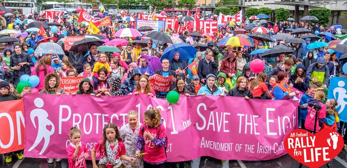 Irlanda saldr a la calle para proteger la vida