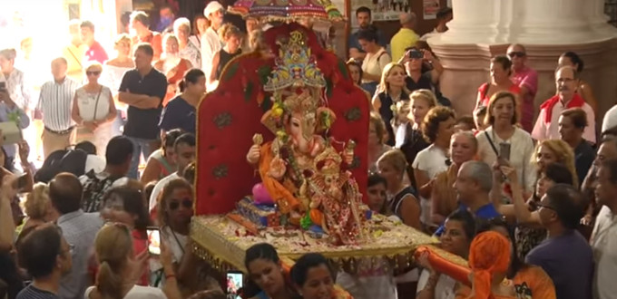 El templo del Santuario de la Virgen de frica se abre para recibir a un dios hind