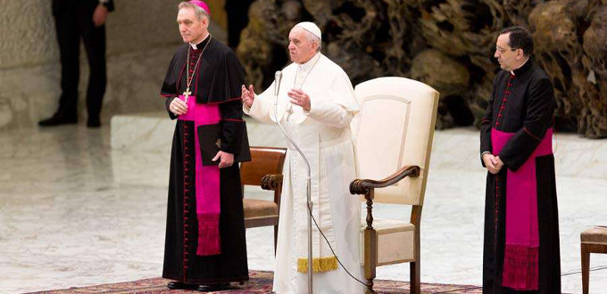 El Papa pide no llegar tarde a Misa sino antes para preparar el corazn