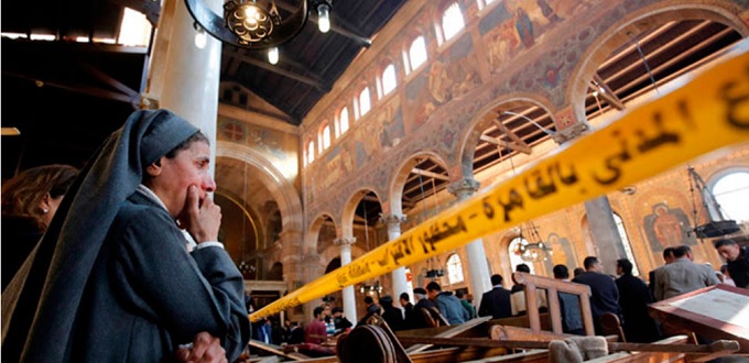 Horda de musulmanes ataca iglesia en Egipto