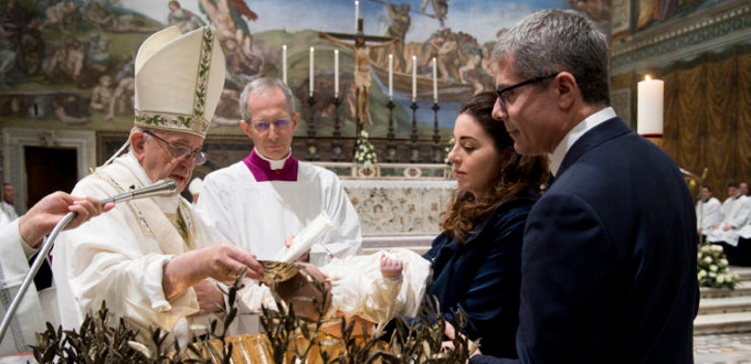 El Papa a los padres: Vuestro deber es transmitir la fe por el dialecto del amor en vuestro hogar