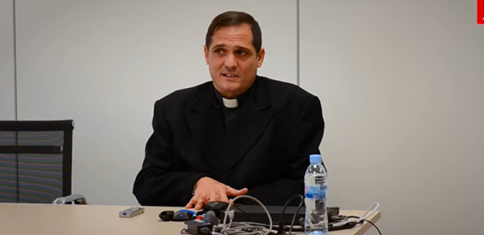 Uno de los sacerdotes que pidi el fin de la dictadura en Cuba teme que les jueguen una mala pasada