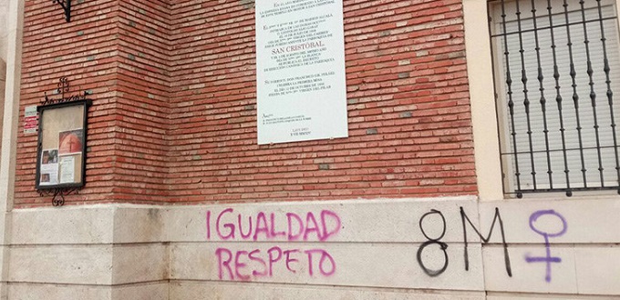 Feministas atacan iglesias catlicas en varias localidades de Espaa