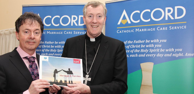 Agencia de consejera matrimonial dependiente de obispos irlandeses atender a parejas homosexuales