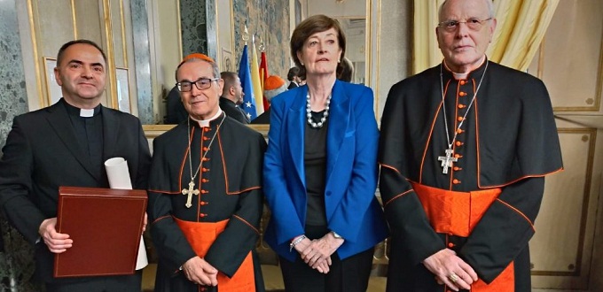 Placa de honor de la Real Orden de Isabel la Catlica para el Colegio Espaol de Roma
