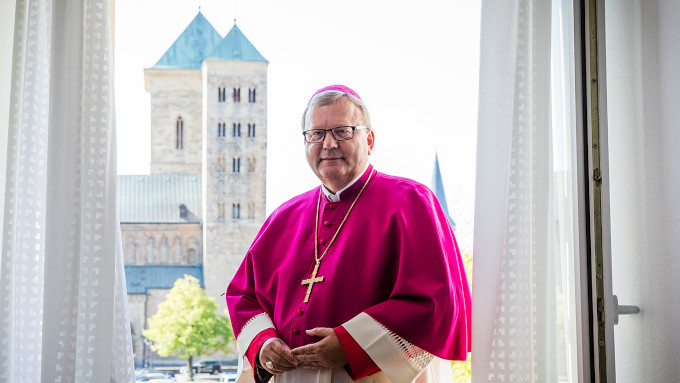 Mons. Bode cree que al final conseguirn su objetivo: ordenacin de mujeres, fin del celibato y bendicin de parejas homosexuales