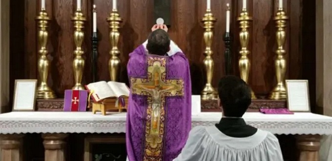 El obispo de Arlington reduce las misas tradicionales en latn