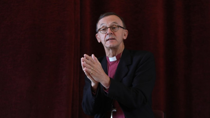 «Obispo» anglicano pro-LGTBI pide que se d publicidad a las «conversiones» de catlicos al anglicanismo