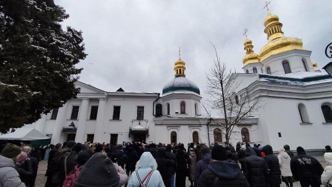 Monjes ortodoxos abandonan el monasterio de las Cuevas por imposicin del gobierno ucraniano
