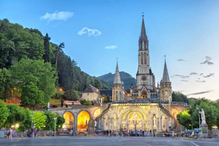 El obispo de Lourdes decidir en primavera qu hace con los mosaicos de Rupnik en el Santuario