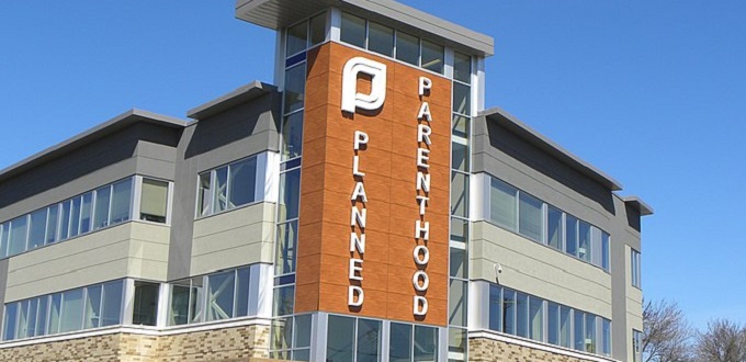 El director de Planned Parenthood admite: Llevamos a adolescentes a otros estados para abortar en secreto todos los das