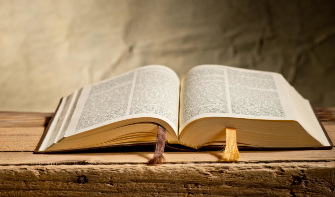 Casi uno de cada cuatro jvenes britnicos prohibira la Biblia y otros libros religiosos