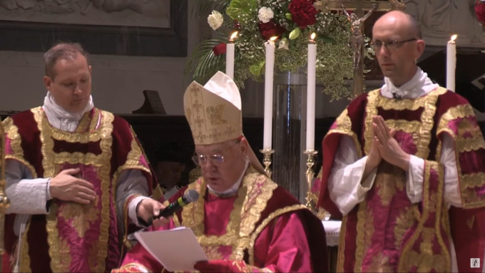 El Cardenal Muller celebra la Misa de clausura de la mayor Peregrinacin a Chartres en sus 42 aos de historia