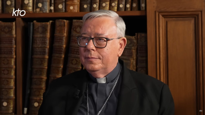 Hollerich afirma que el Papa ha dicho que la ordenacin de mujeres no es un tema cerrado
